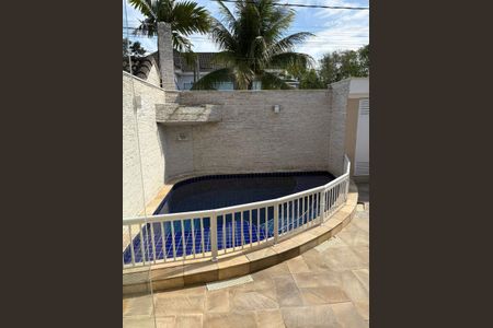 Casa de condomínio à venda com 280m², 4 quartos e 2 vagasPiscina