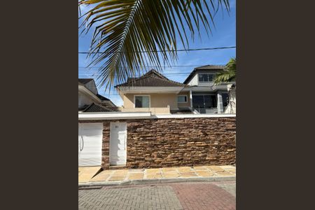 Casa de condomínio à venda com 280m², 4 quartos e 2 vagasVista