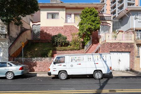 Casa para alugar com 399m², 3 quartos e 2 vagas Casa para alugar com 399m², 3 quartos e 2 vagasFachada