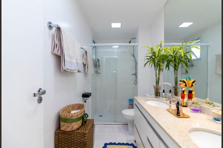 Apartamento à venda com 140m², 3 quartos e 3 vagas Apartamento à venda com 140m², 3 quartos e 3 vagasBanheiro da Suíte 1