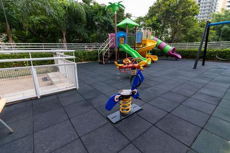 Apartamento à venda com 140m², 3 quartos e 3 vagas Apartamento à venda com 140m², 3 quartos e 3 vagasÁrea comum - Playground