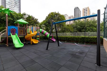 Apartamento à venda com 140m², 3 quartos e 3 vagas Apartamento à venda com 140m², 3 quartos e 3 vagasÁrea comum - Playground