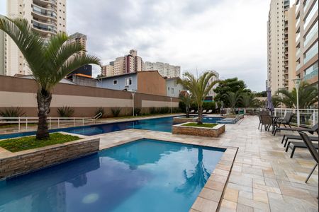 Apartamento à venda com 140m², 3 quartos e 3 vagas Apartamento à venda com 140m², 3 quartos e 3 vagasÁrea comum - Piscina