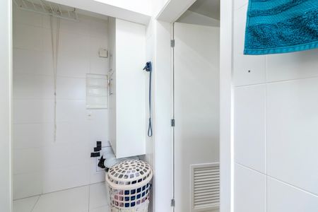 Apartamento à venda com 140m², 3 quartos e 3 vagas Apartamento à venda com 140m², 3 quartos e 3 vagasÁrea de Serviço