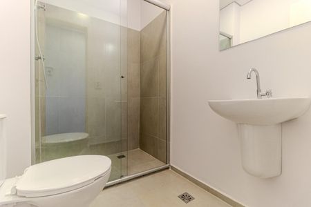 Banheiro de kitnet/studio para alugar com 1 quarto, 33m² em República, São Paulo
