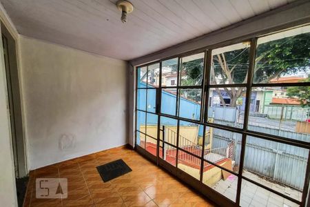 Casa à venda com 180m², 4 quartos e 2 vagas Casa à venda com 180m², 4 quartos e 2 vagasSacada Casa 1