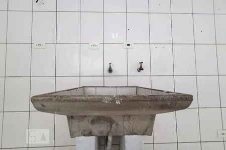 Casa à venda com 180m², 4 quartos e 2 vagas Casa à venda com 180m², 4 quartos e 2 vagasLavanderia casa1