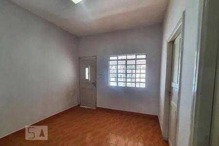 Casa à venda com 180m², 4 quartos e 2 vagas Casa à venda com 180m², 4 quartos e 2 vagasSala