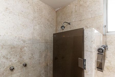 Apartamento à venda com 600m², 4 quartos e 4 vagas Apartamento à venda com 600m², 4 quartos e 4 vagasBanheiro da Suíte 1