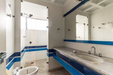 Apartamento à venda com 600m², 4 quartos e 4 vagas Apartamento à venda com 600m², 4 quartos e 4 vagasBanheiro da Suíte 2