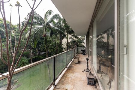 Apartamento à venda com 600m², 4 quartos e 4 vagas Apartamento à venda com 600m², 4 quartos e 4 vagasVaranda