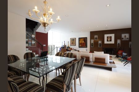 Casa de condomínio à venda com 420m², 4 quartos e 7 vagasSala