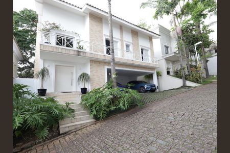 Casa de condomínio à venda com 420m², 4 quartos e 7 vagasFachada