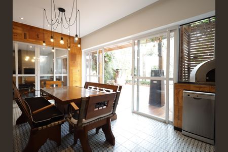 Casa de condomínio à venda com 420m², 4 quartos e 7 vagasÁrea gourmet