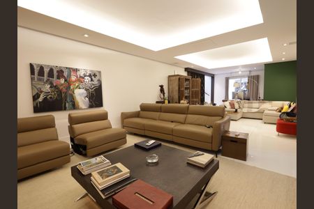 Casa de condomínio à venda com 420m², 4 quartos e 7 vagasSala de TV