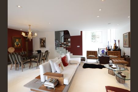 Casa de condomínio à venda com 420m², 4 quartos e 7 vagasSala