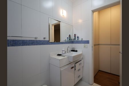 Casa de condomínio à venda com 420m², 4 quartos e 7 vagasBanheiro da Suíte 1