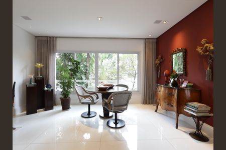 Casa de condomínio à venda com 420m², 4 quartos e 7 vagasSala