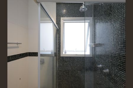 Casa de condomínio à venda com 420m², 4 quartos e 7 vagasBanheiro da Suíte 2