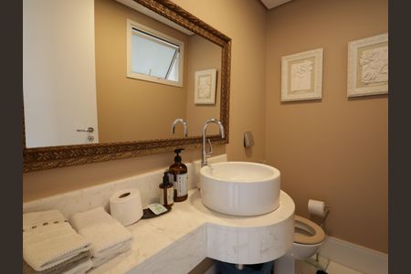 Casa de condomínio à venda com 420m², 4 quartos e 7 vagasLavabo