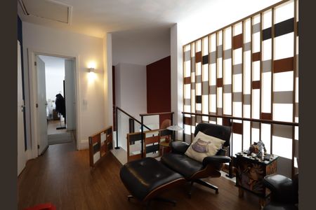 Casa de condomínio à venda com 420m², 4 quartos e 7 vagasSala Intima