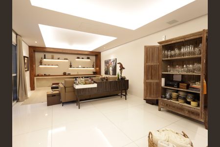 Casa de condomínio à venda com 420m², 4 quartos e 7 vagasSala de TV