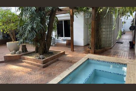 Casa de condomínio à venda com 420m², 4 quartos e 7 vagasPiscina