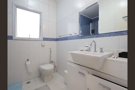 Casa de condomínio à venda com 420m², 4 quartos e 7 vagasBanheiro da Suíte 1