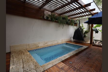 Casa de condomínio à venda com 420m², 4 quartos e 7 vagasPiscina