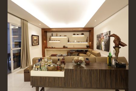 Casa de condomínio à venda com 420m², 4 quartos e 7 vagasSala de TV