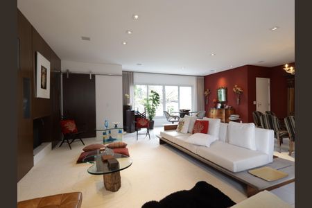 Casa de condomínio à venda com 420m², 4 quartos e 7 vagasSala