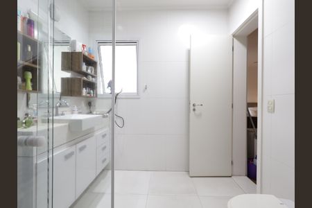 Casa de condomínio à venda com 420m², 4 quartos e 7 vagasBanheiro da Suíte 2