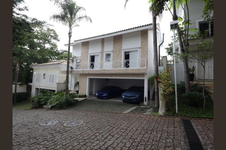 Casa de condomínio à venda com 420m², 4 quartos e 7 vagasFachada
