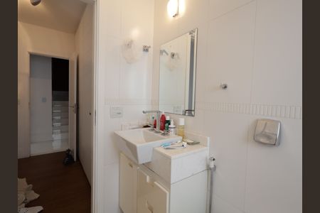 Casa de condomínio à venda com 420m², 4 quartos e 7 vagasBanheiro da Suíte 4