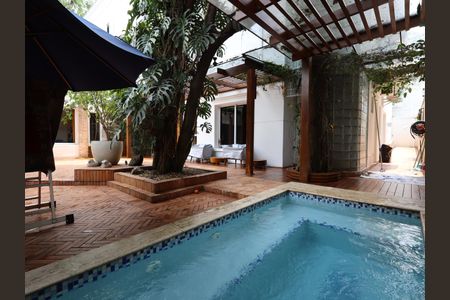 Casa de condomínio à venda com 420m², 4 quartos e 7 vagasPiscina