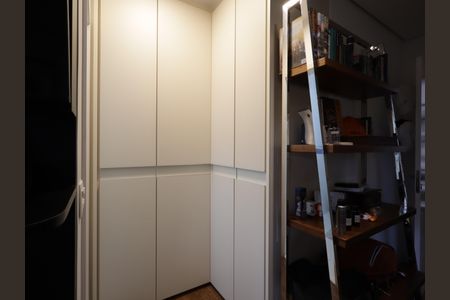 Casa de condomínio à venda com 420m², 4 quartos e 7 vagasSuíte 1