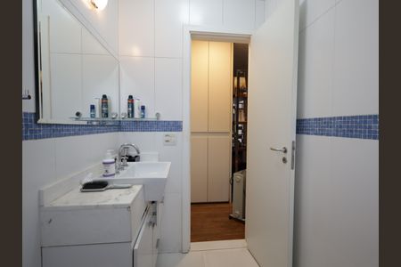 Casa de condomínio à venda com 420m², 4 quartos e 7 vagasBanheiro da Suíte 1