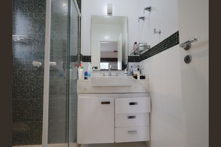 Casa de condomínio à venda com 420m², 4 quartos e 7 vagasBanheiro da Suíte 2