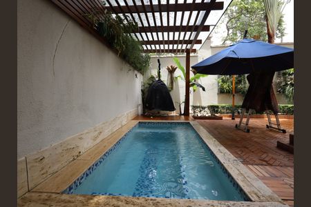 Casa de condomínio à venda com 420m², 4 quartos e 7 vagasPiscina