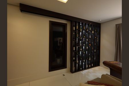 Casa de condomínio à venda com 420m², 4 quartos e 7 vagasAdega