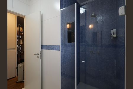 Casa de condomínio à venda com 420m², 4 quartos e 7 vagasBanheiro da Suíte 1