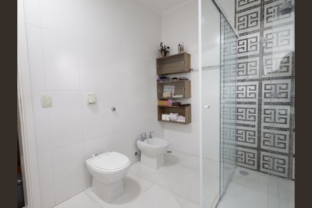 Casa de condomínio à venda com 420m², 4 quartos e 7 vagasBanheiro da Suíte 2