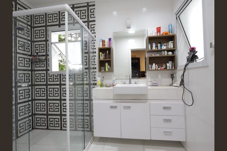 Casa de condomínio à venda com 420m², 4 quartos e 7 vagasBanheiro da Suíte 2