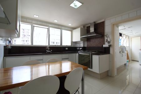 Apartamento à venda com 170m², 3 quartos e 3 vagasCozinha