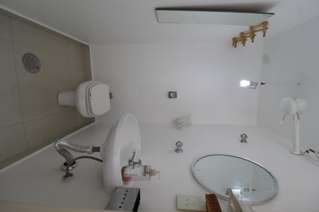 Apartamento à venda com 170m², 3 quartos e 3 vagasBanheiro de Serviço