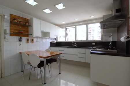 Apartamento à venda com 170m², 3 quartos e 3 vagasCozinha