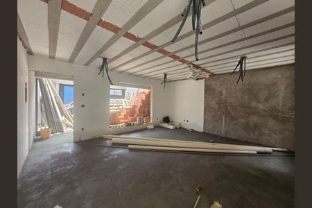 Casa à venda com 3 quartos, 100m² em Vila Nhocuné, São Paulo