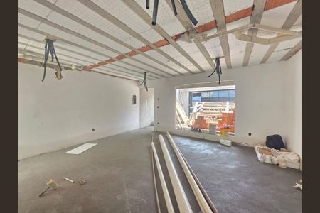 Casa à venda com 3 quartos, 100m² em Vila Nhocuné, São Paulo