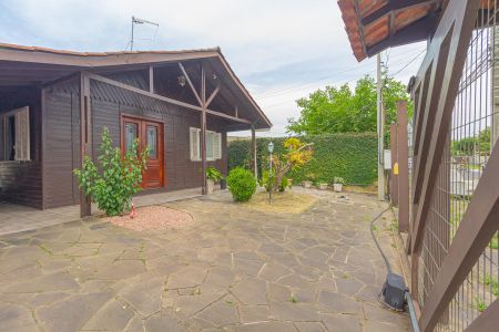 Casa à venda com 100m², 2 quartos e 3 vagasFachada/Pátio