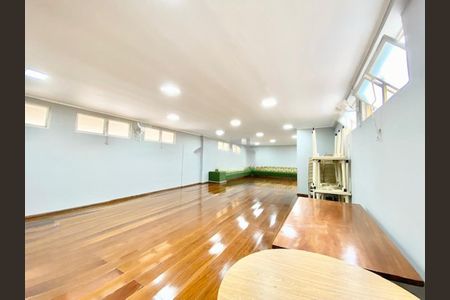 Apartamento à venda com 64m², 2 quartos e 1 vaga